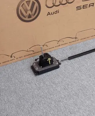 Volkswagen Polo V 6R Gear shifter/selector 6R1713025T