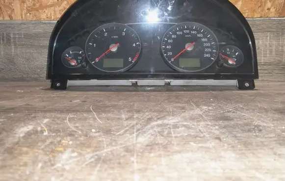 Ford Mondeo Mk III Speedometer (instrument cluster) 3S7F10841 3S7F10849