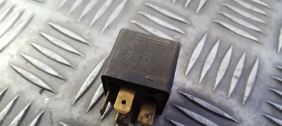 Opel Omega A Other relay 0332014451
