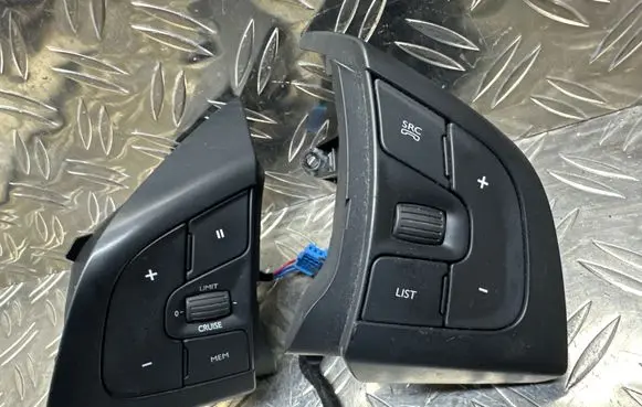 Citroen C4 Cactus Steering wheel buttons/switches 98304405ZD 34149002B