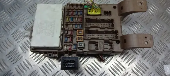 Toyota Corolla E120 E130 Fuse box cover 82641-02050