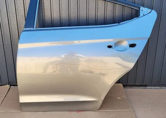 Hyundai Elantra VI Rear door