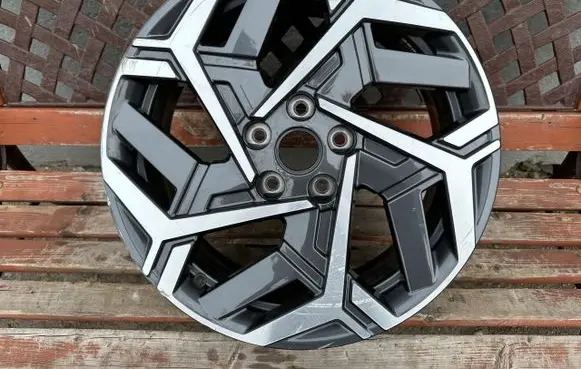 Hyundai Kona I R18 alloy rim 