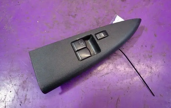 Nissan Note (E11) Quarter vent window switch 254019U11B