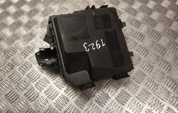 Opel Astra L Fuse box set 9843059080