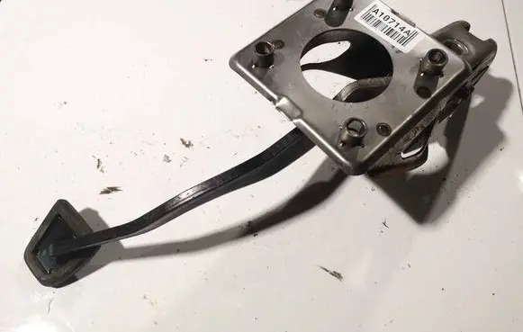 Toyota Avensis T250 Clutch pedal 