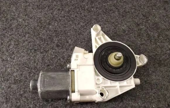 Mercedes-Benz C W204 Front door window regulator motor A2048200142 971219100