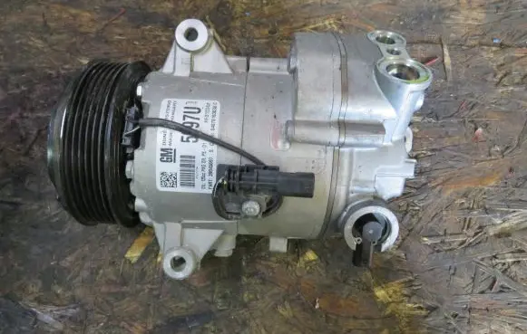 Opel Zafira C Air conditioning (A/C) compressor (pump) 39045697