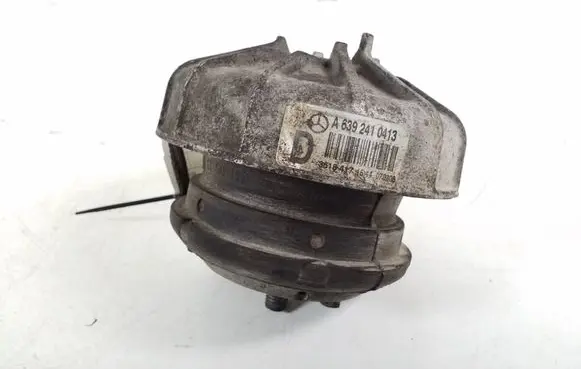 Mercedes-Benz Vito Viano W639 Engine mount bracket A6392410413