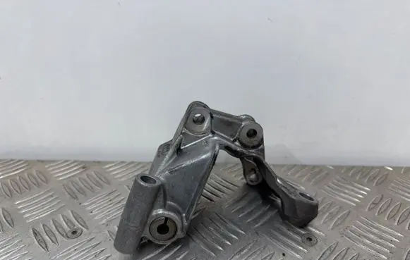 Audi Q7 4L Power steering pump mounting bracket 06E145393G