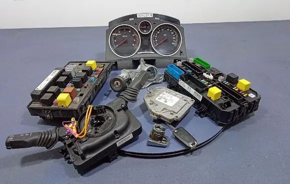 Opel Astra H Engine control unit/module ECU 55559272