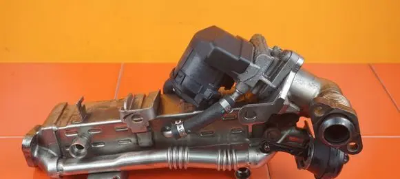 BMW 1 F20 F21 EGR valve cooler 7823210 N47D16A