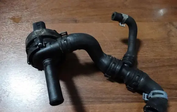 Mercedes-Benz 190 W201 Engine coolant pipe/hose A2218300014