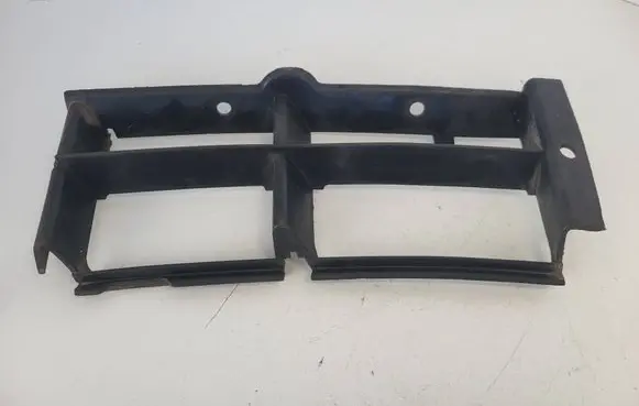 BMW 5 E39 Front bumper lower grill 51118176179