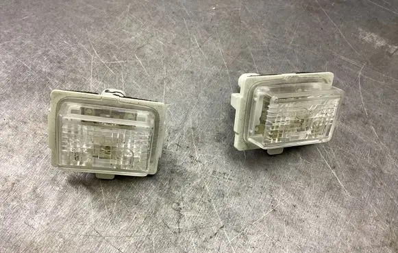 Mercedes-Benz CLS C218 X218 Number plate light A2218200856