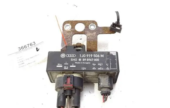 Skoda Fabia Mk1 (6Y) Fan control module 