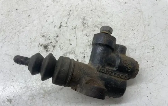 Clutch slave cylinder