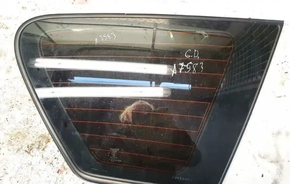 Toyota Avensis Verso Rear side window