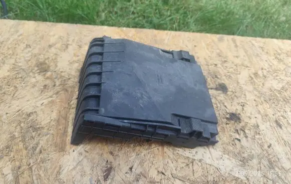 Volkswagen Golf V Fuse box cover 014189871 1K0937132F 017180061