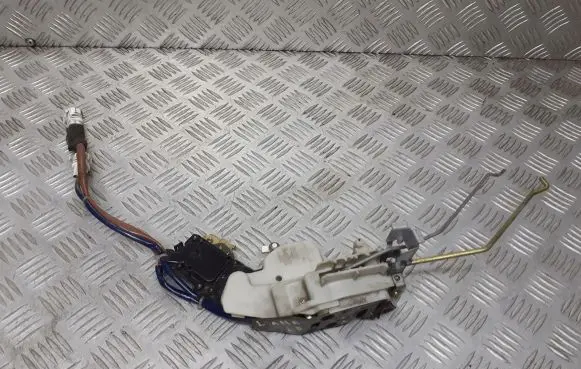 Suzuki Liana Front door lock