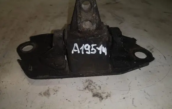 Volvo S60 Engine mount bracket 9492872 A19514