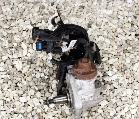 BMW X3 F25 Fuel injection high pressure pump 7810696 0445010517