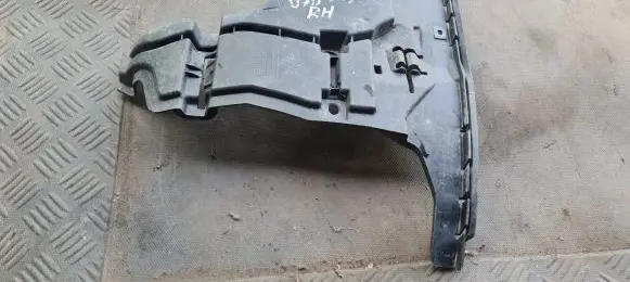 Volvo V70 Front bumper mounting bracket 08693182