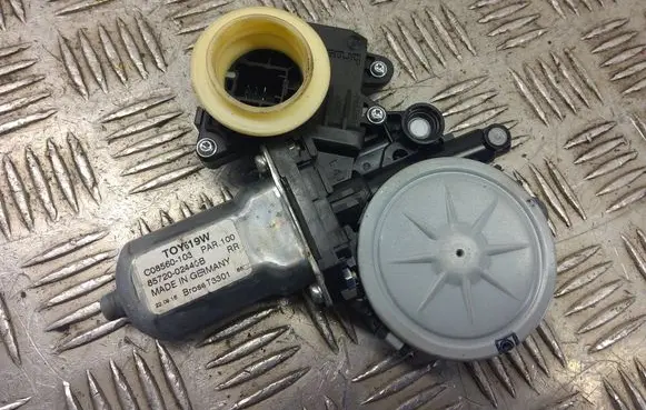 Toyota Auris E180 Rear door window regulator motor 85720-02440