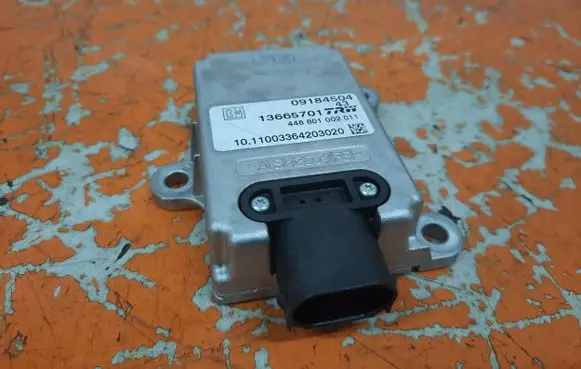 Opel Vectra C Fan control module 13665701