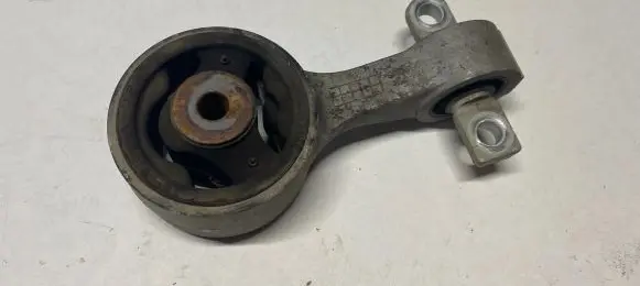 Honda CR-V Engine mount bracket 089005