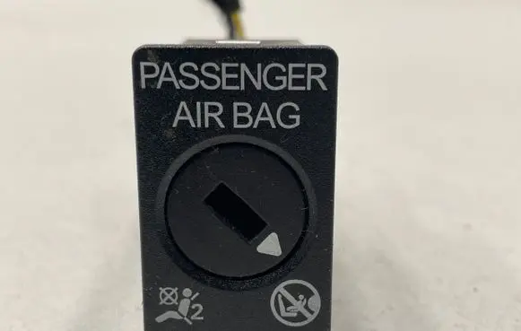Passenger airbag on/off switch