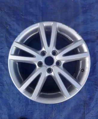 Volkswagen Golf V R17 alloy rim 