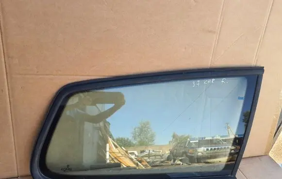 Volkswagen PASSAT B7 Rear side window