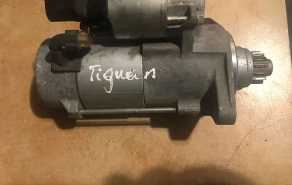 Volkswagen Tiguan Starter motor 02E911024J