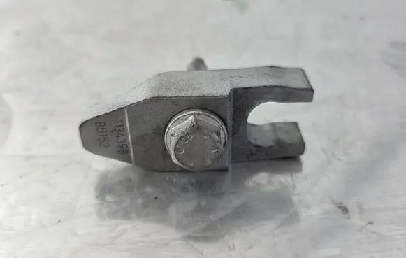 Opel Astra K Fuel Injector clamp holder 85152 1134398