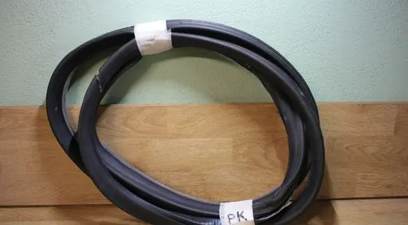 Audi A4 S4 B5 8D Front door rubber seal