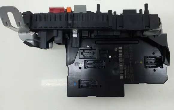 Mercedes-Benz E W212 Fuse module A2129000004