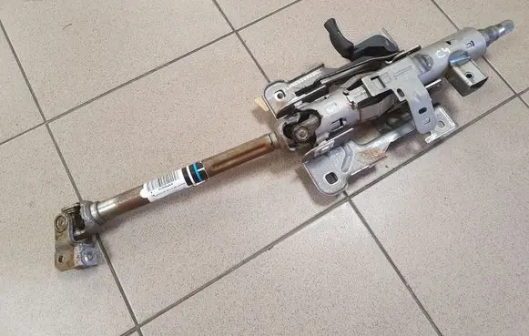Steering wheel axle set