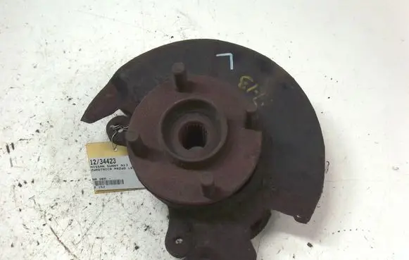 Nissan Sunny Front wheel hub spindle knuckle 