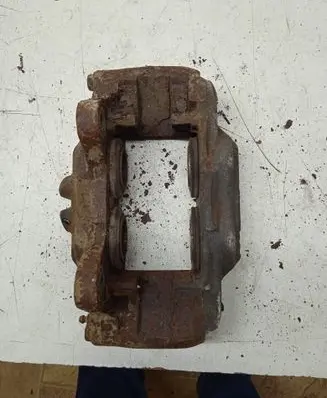 Toyota Land Cruiser (J120) Front brake caliper