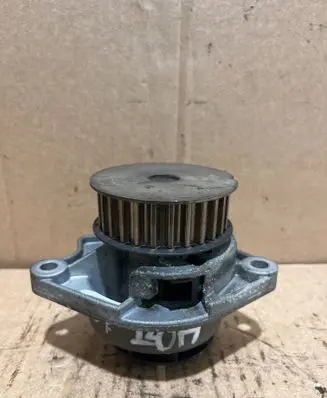 Volkswagen Polo IV 9N3 Water pump 030121019J