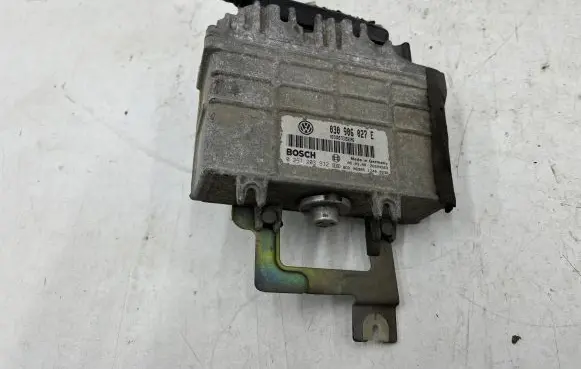 Volkswagen Polo III 6N 6N2 6NF Engine control unit/module ECU 030906027E 0261203932