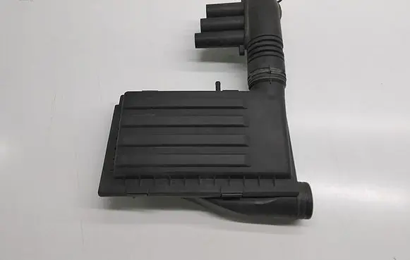 Volkswagen Tiguan Air filter box 04E129611AC