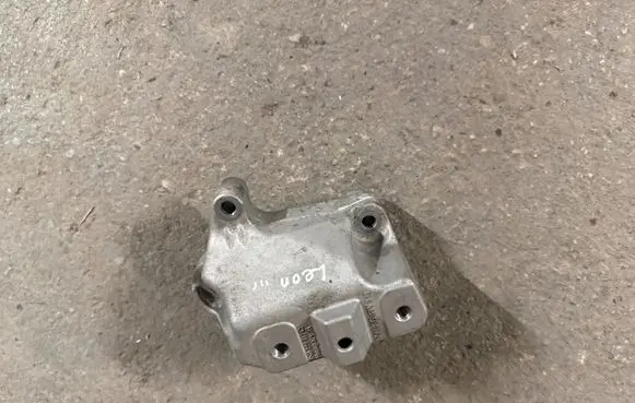 Seat Leon (5F) Gearbox mounting bracket 1K0199117CF