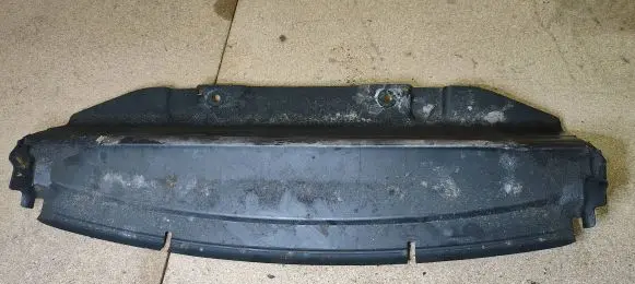 BMW 1 E81 E87 Radiator trim 7128502