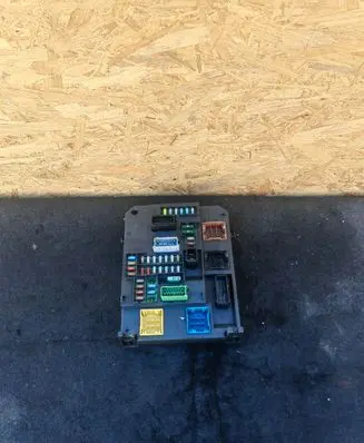Peugeot 508 Fuse module 9664992380