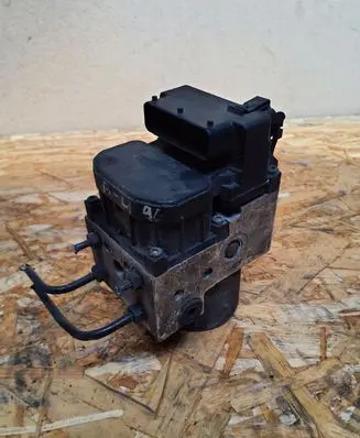 Audi A4 S4 B5 8D ABS Pump 8E0614111
