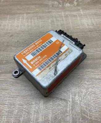 Mercedes-Benz E W124 Airbag control unit/module 0008207226 0285001078