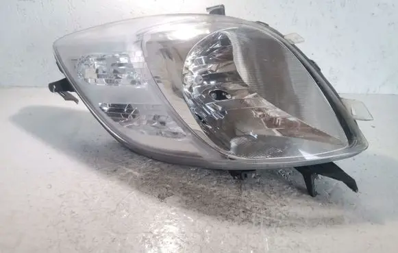 Toyota Yaris Headlight/headlamp