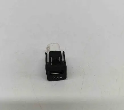 BMW 3 G20 G21 USB socket connector 9229294